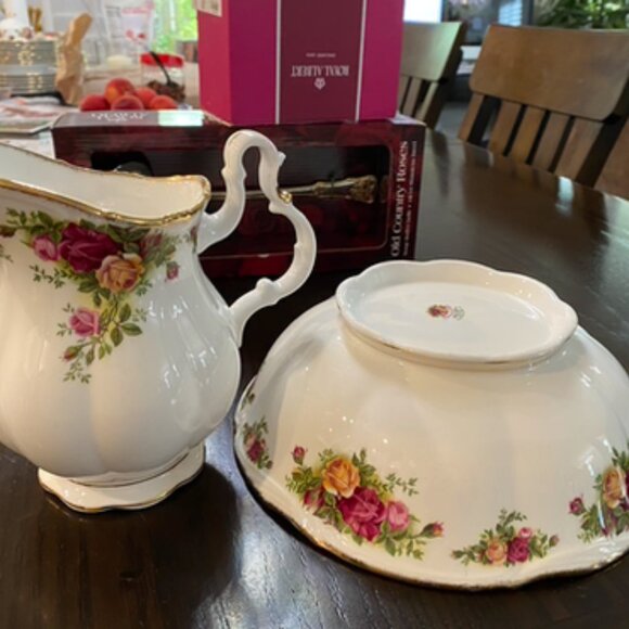 Royal Albert Old Country Roses 32 oz Water Ewer Pitcher Large Salad Serving Bowl